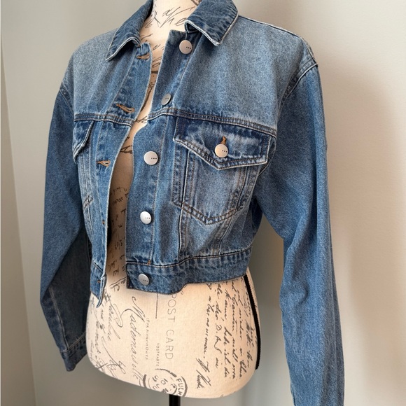 Stylish Blue Denim Jacket - Picture 2 of 5